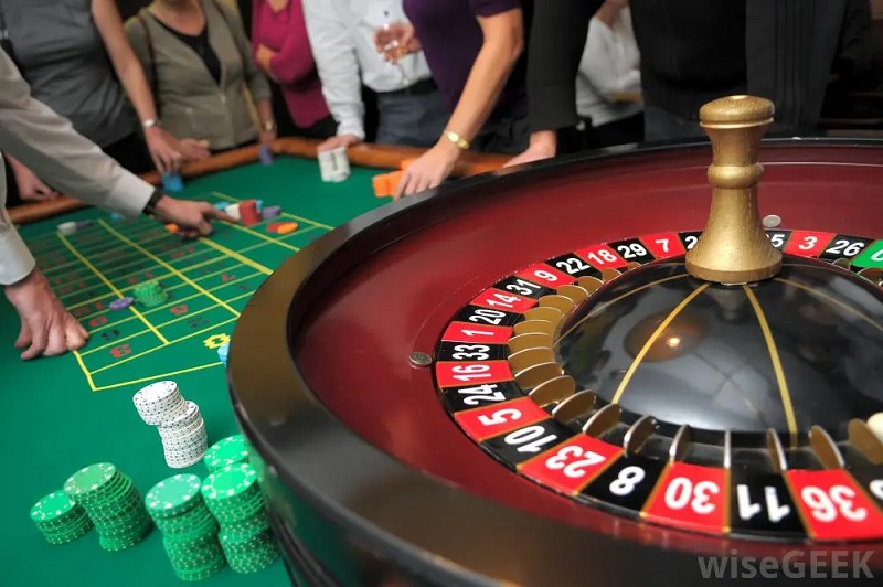 Roulette là một trong những trò chơi phổ biến nhất tại các sòng bạc trên toàn thế giới. Với lịch sử lâu đời và lối chơi đơn giản nhưng thú vị.